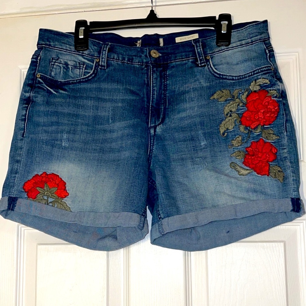 Jean shorts with rose detail